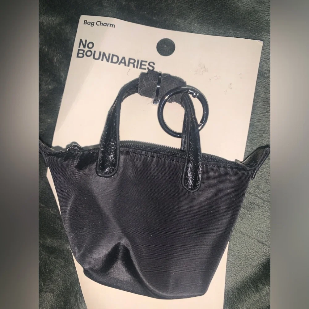 No Boundaries Women's Mini Tote Bag Charm, Black - Picture 1 of 1